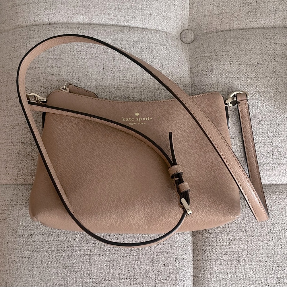 Kate Spade ♠️ | small tan handbag.
